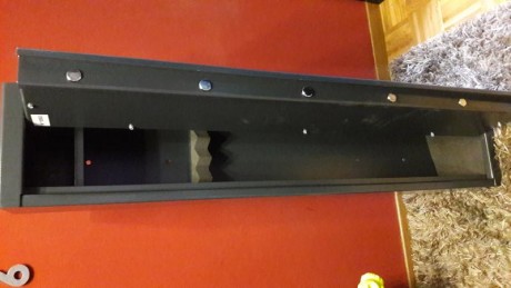 vendo armero sefer ar4 para 4 armas con estantetia para municion.esta nuevo.precio 120euros. 00