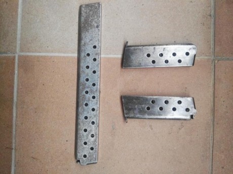 Hola vendo estos tres cargadores de Astra 400 del calibre 9mm Largo.

VENDIDOS 02