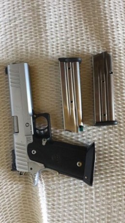 Buenas.
Un amigo vende esta STI EDGE 5.0 9mm por 1450€, esta perfecta. Por lo visto unos 1500 disparos 02
