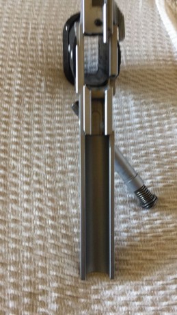 Buenas.
Un amigo vende esta STI EDGE 5.0 9mm por 1450€, esta perfecta. Por lo visto unos 1500 disparos 01