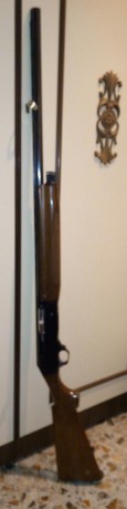 Un amigo vende escopeta semiautomatica benelli con choque de tres estrellas. Es de cinco tiros con varilla 01