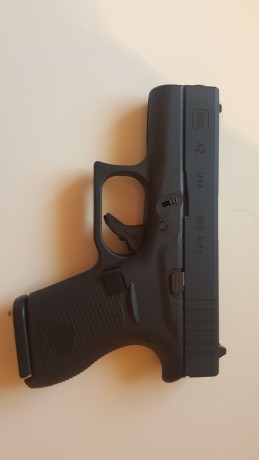 Visto lo visto..al airsoft de cabeza.....
Hace bastantes años...me comprè una PPK de MARUZEN y una Beretta 11