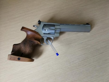   VENDIDO  .Adquirido en 2017, impecable estado, se vende por no usar y hacer hueco en armero.
Empuñadura 02