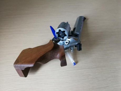   VENDIDO  .Adquirido en 2017, impecable estado, se vende por no usar y hacer hueco en armero.
Empuñadura 01