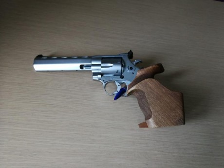   VENDIDO  .Adquirido en 2017, impecable estado, se vende por no usar y hacer hueco en armero.
Empuñadura 00