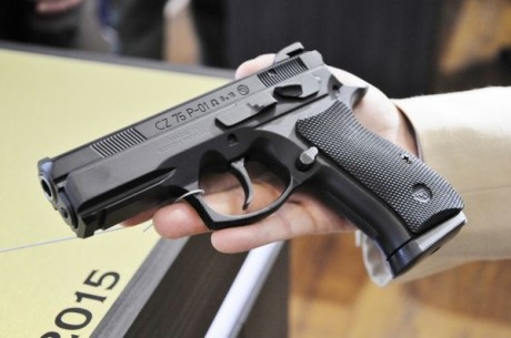 Buenos dias,Alguien sabe de una Cz 75 P-01 omega  o CZ 75 D Compact en 9mm pb,
a ser posible "Economica"
Un 01