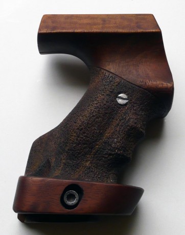 Se vende cacha para walther GSP, es de las de tornillo de fijación inferior (no incluido en la cacha), 00