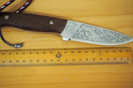 Magnífica marca con un magnífico grabado realizado por el artesano Fco Jiménez. Sin usar. 
Funda de piel 01