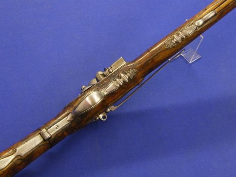 Voy a colocar unas fotos de un arma larga alemana de llave de mecha del siglo XVI. 142