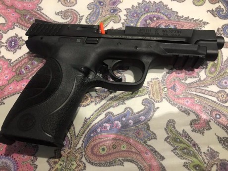 Hola, compañeros y compañeras del foro, mi amigo Oleguer quiere vender la pistola Smith & Wesson M 02
