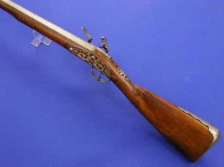 Voy a colocar unas fotos de un arma larga alemana de llave de mecha del siglo XVI. 172