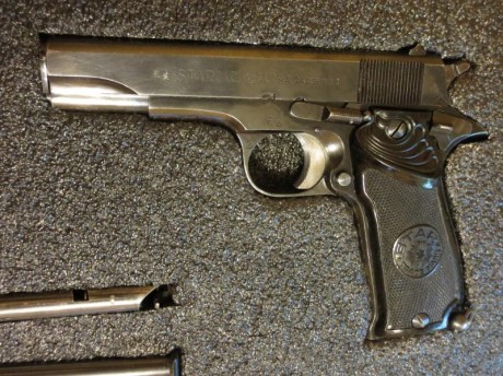 Por jubilación vendo pistola STAR 9 m.m. Corto. 30 euros. En Madrid. Con dos cargadores, muchos accesorios, 00