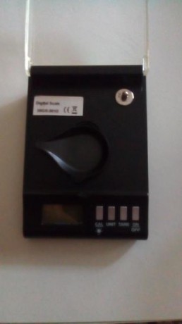 va perfecta,display luminoso ,opcion pilas o electrica pesa grains 0,001gr y gramos vendo por no utilizarla 00