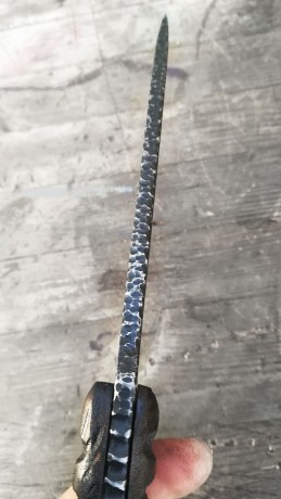 Saludos. Me llamó la atención el Schrade schf38, por diseño y por precio. Después de ver varias pruebas 20