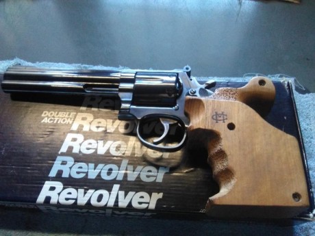 Hola.
Vendo revólver S&W 586 serie3 de 6 pulgadas de cañón.
El punto de mira está modificado .
El 00