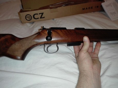 PONGO A LA VENTA ESTA JOYA DE UN COMPAÑERO ES UNA CZ455 VARMINT(CAÑON PESADO) EN 17HMR TIENE UN AÑO DE 00