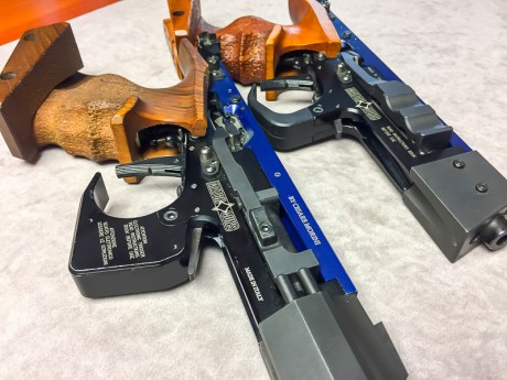   Ambas pistolas estas  *****VENDIDAS*****  


Hola compañeros:

Un muy buen amigo vende estas dos magnificas 02