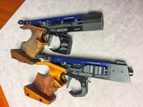   Ambas pistolas estas  *****VENDIDAS*****  


Hola compañeros:

Un muy buen amigo vende estas dos magnificas 00