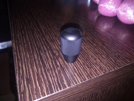 Vendo bola para cerrojo rosca m6, sin estrenar, metálica, 15€ gastos incluidos. 00