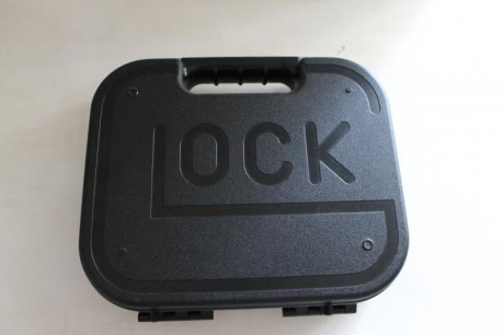Por cese de actividad Vendo  Glock 19   3ª Generación con apenas 3 cajas de munición tiradas .

    -Retenida 00