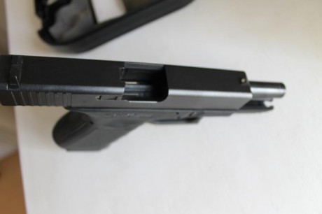 Por cese de actividad Vendo  Glock 19   3ª Generación con apenas 3 cajas de munición tiradas .

    -Retenida 11