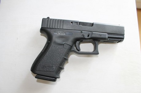 Por cese de actividad Vendo  Glock 19   3ª Generación con apenas 3 cajas de munición tiradas .

    -Retenida 22