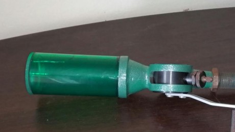 Vendo este dosificador de pólvora RCBS uniflow.

La tolva esta ajada un poco, como se ve en la foto, pero 01