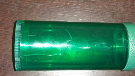 Vendo este dosificador de pólvora RCBS uniflow.

La tolva esta ajada un poco, como se ve en la foto, pero 00