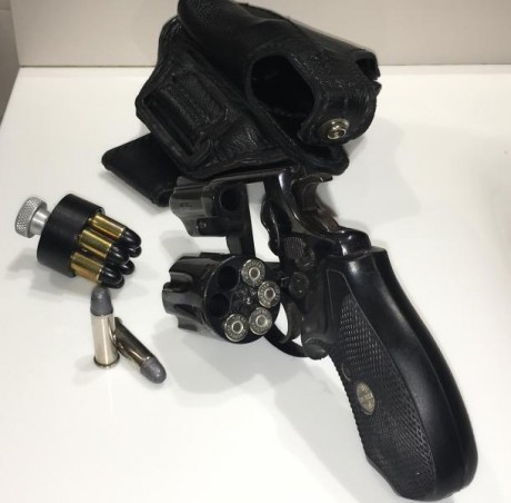 Vendo mi revolver Astra 680 con cachas originales de madera y anaromicas de goma de la marca Astraz. (220€)

La 02