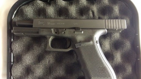 Saludos compañeros,

Pongo a la venta dos pistolas guiadas con licencia A. No es mi primera venta en este 40