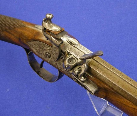 Voy a colocar unas fotos de un arma larga alemana de llave de mecha del siglo XVI. 71