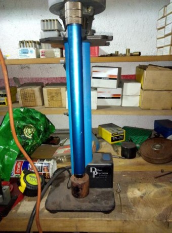 Vendo prensa Dillon RL-1050 completa con accesorios:
                  -Tolva para vainas + Tolva para 02