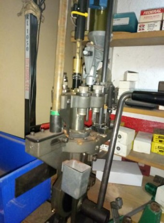 Vendo prensa Dillon RL-1050 completa con accesorios:
                  -Tolva para vainas + Tolva para 01