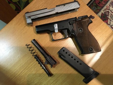 Vendo esta excelente pistola con dos cargadores y varios repuestos(aguja percutor , muelles , etc)es bitono 132