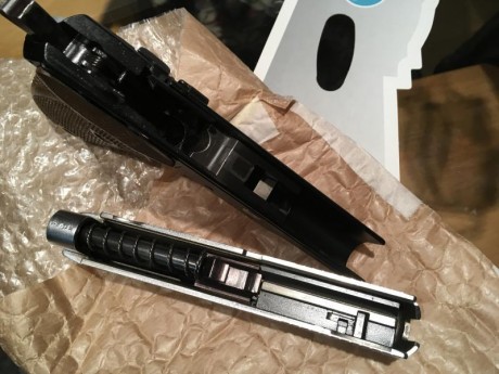 Vendo esta excelente pistola con dos cargadores y varios repuestos(aguja percutor , muelles , etc)es bitono 130