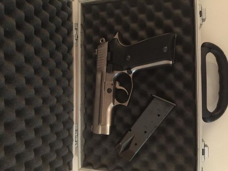 Vendo Astra A100 en acero inoxidable.
Funciona a la perfección y muy bien cuidada.
Dos cargadores de 17 02