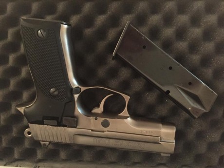 Vendo Astra A100 en acero inoxidable.
Funciona a la perfección y muy bien cuidada.
Dos cargadores de 17 00