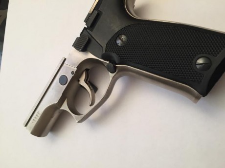 Vendo Astra A100 en acero inoxidable.
Funciona a la perfección y muy bien cuidada.
Dos cargadores de 17 11