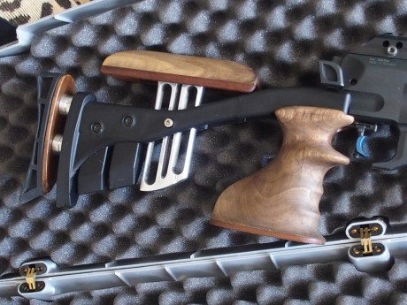 Carabina especial para Field Target fundamentalmente, con 16 julios de potencia estabilizada; cambiada 01