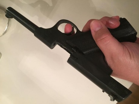 Vendo Norinco M93 en calibre 22 lr
Es una copia de la Colt Woodsman
Funciona perfectamente, totalmente 01