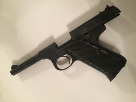 Vendo Norinco M93 en calibre 22 lr
Es una copia de la Colt Woodsman
Funciona perfectamente, totalmente 00