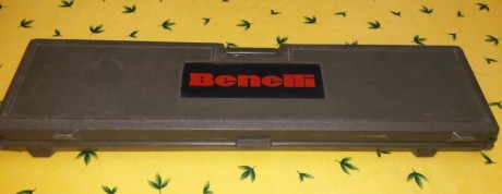 Buenos días, vendo Escopeta benelli sl 121 semiautomática en impecable estado, con su maletín original 12