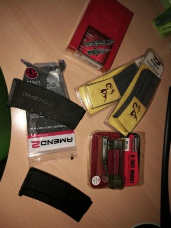 Buenas tardes

Vendo lote de cargadores AR15, material de recarga ,etc para Ar15 en calibre 222

Os indico 01