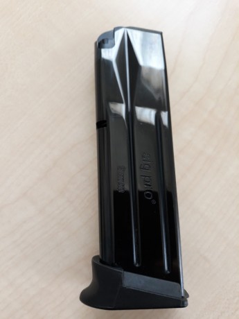 Vendo esta magnifica pistola. Esta nueva y funciona de maravilla.
 Es la que lleva de dotación la policía 01
