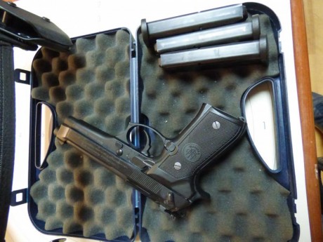 Vendo Beretta a 92 fs 9mm con alza micrometrica 3 cargadores y cinto para ipsc.
precio 450€ 
el arma esta 00