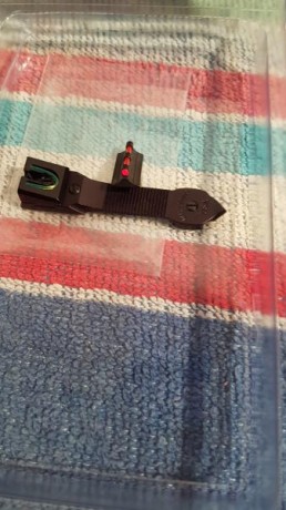 Se vende punto de mira y alza regulable en altura y deriva de fibra óptica Made in USA
Esta completamente 01