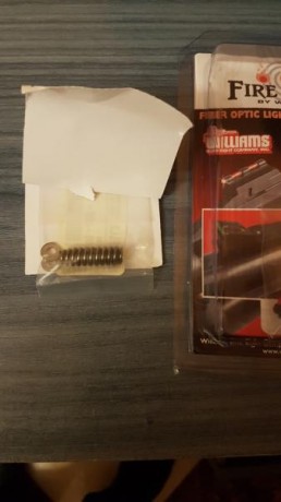 Se vende punto de mira y alza regulable en altura y deriva de fibra óptica Made in USA
Esta completamente 00