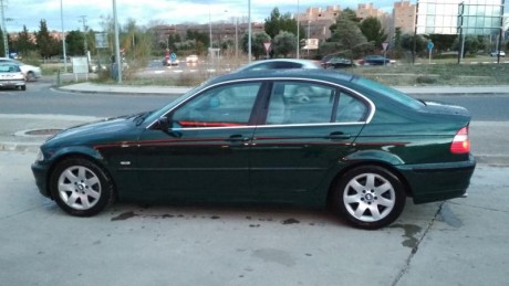 BMW e46 motorización 323i. 
Año 1999 200000km
Motor de 6 cilindros y 170cv de fiabilidad contrastada.
Revisión 00
