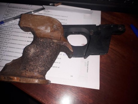 Hola,como he dicho, vendo el armazón y la cacha de una GSP. Tiene sis años pero esta bastante bien, pido 02