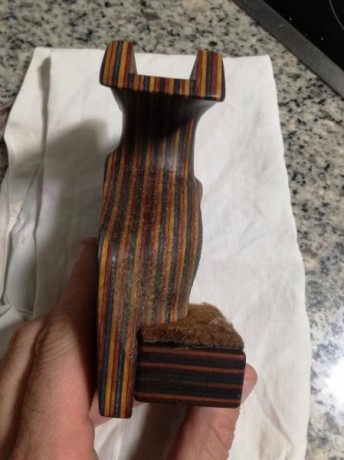 Vendo cacha RINK prácticamente nueva. Lo que veis en el talón es un fieltro que le puse porque la compré 00